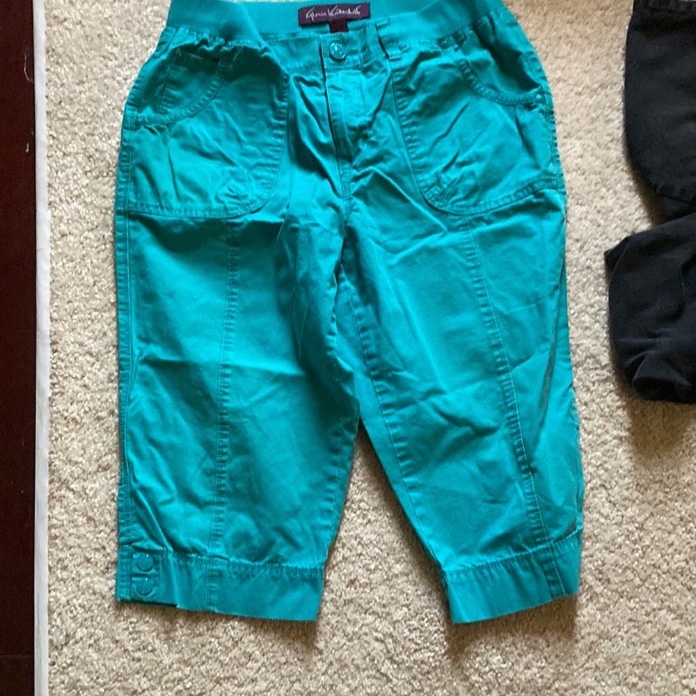 Women’s capris size 6